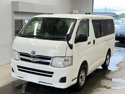 TOYOTA HIACE VAN