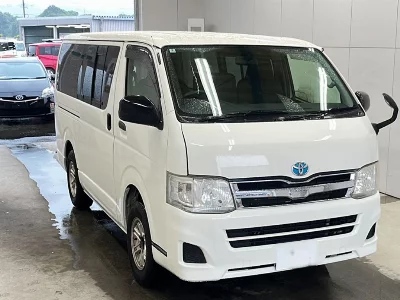 TOYOTA HIACE VAN