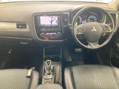 MITSUBISHI OUTLANDER PHEV