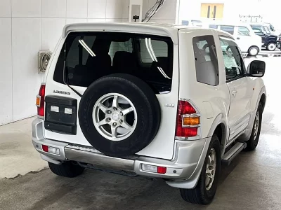 MITSUBISHI PAJERO