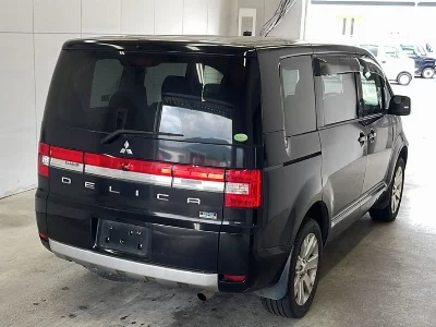 MITSUBISHI DELICA D:5