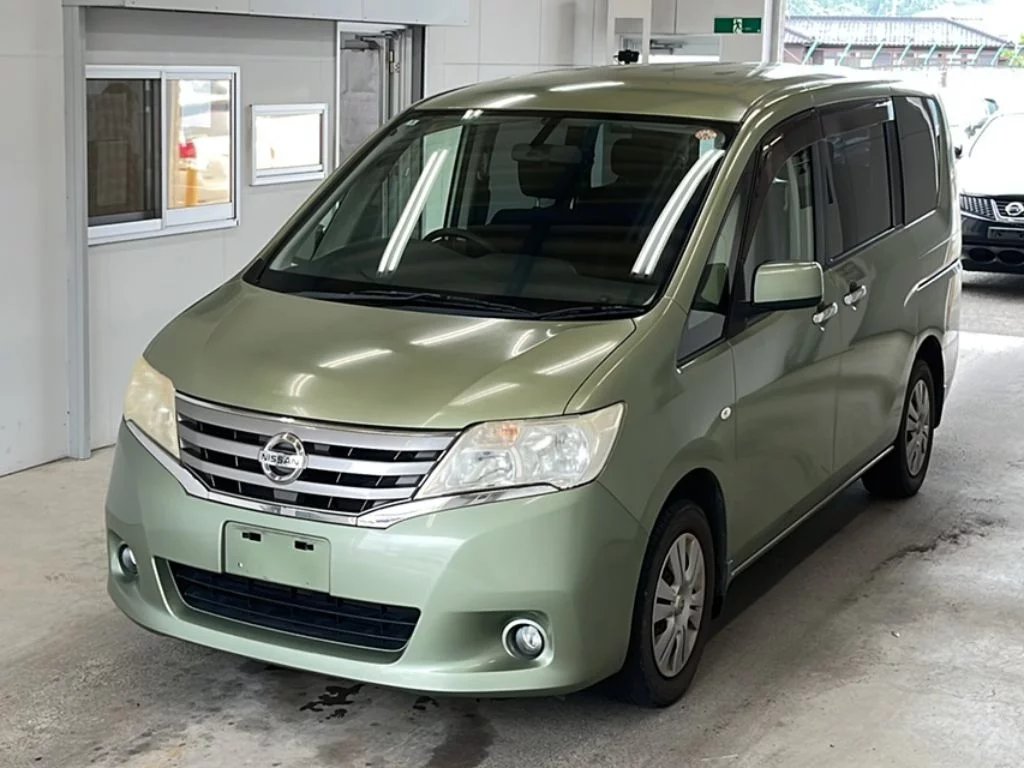 Nissan Serena  с аукциона в Японии