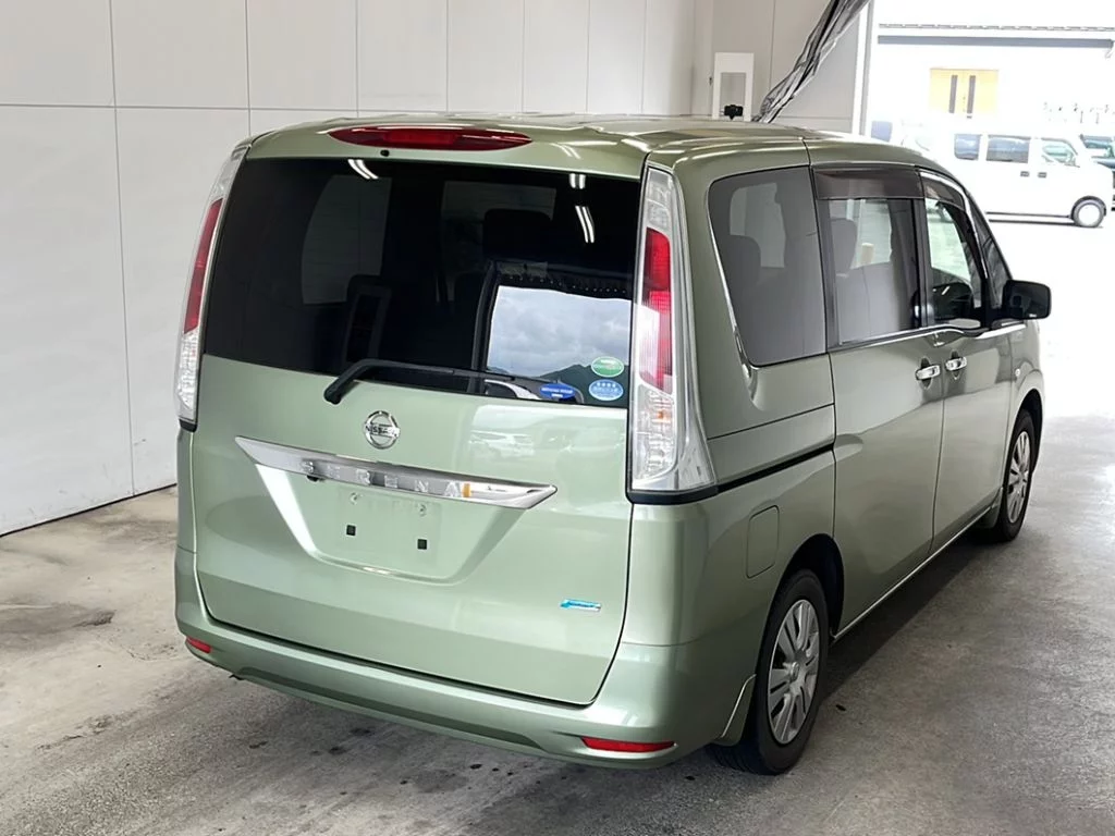 Nissan Serena  с аукциона в Японии