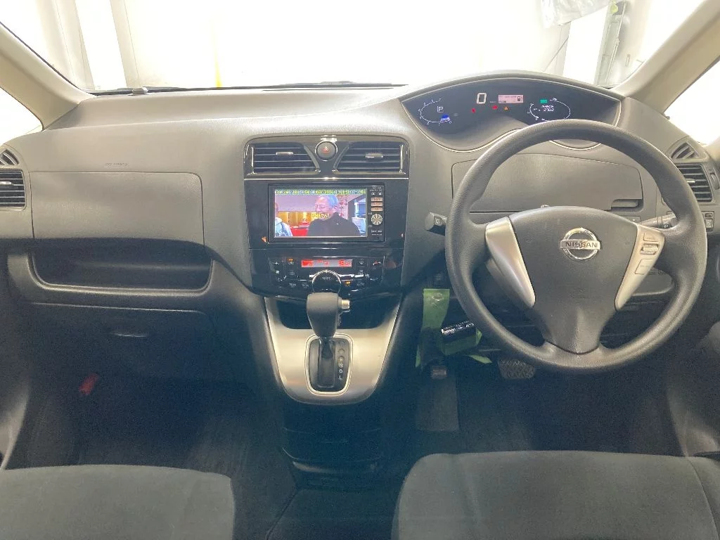 Nissan Serena  с аукциона в Японии