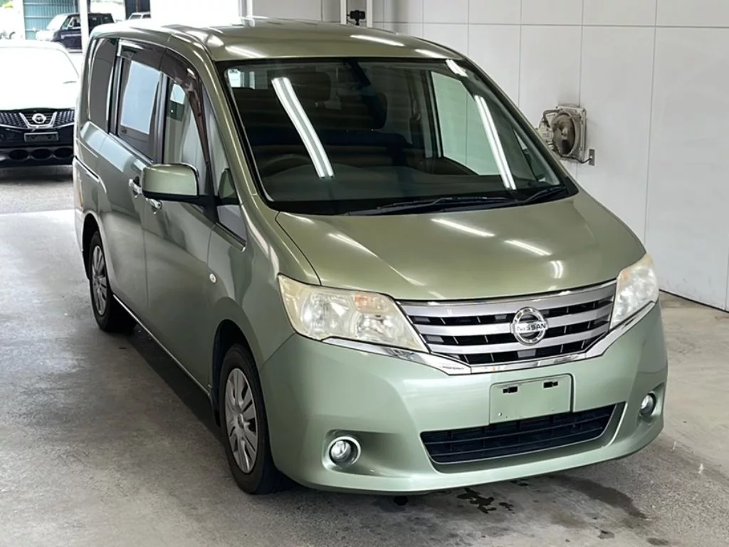 Nissan Serena  с аукциона в Японии