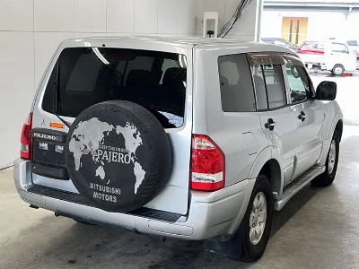 MITSUBISHI PAJERO