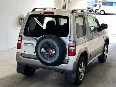 MITSUBISHI PAJERO MINI