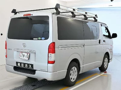 TOYOTA HIACE VAN