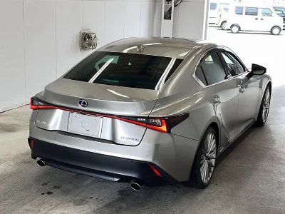 LEXUS IS