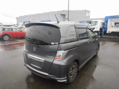 HONDA FREED SPIKE