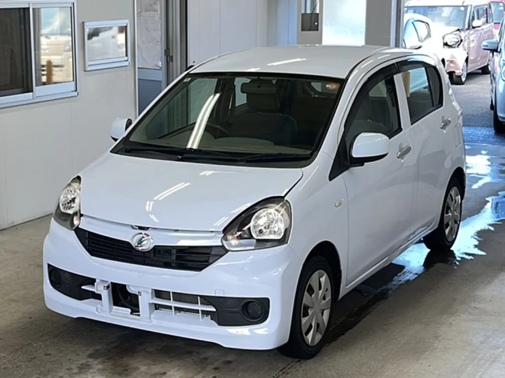Daihatsu Mira e:S  с аукциона в Японии
