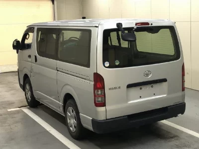 TOYOTA HIACE