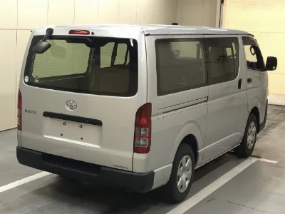 TOYOTA HIACE