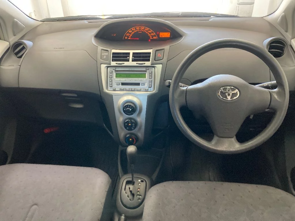 Toyota Vitz  с аукциона в Японии