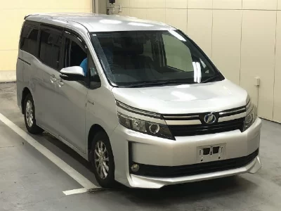 TOYOTA VOXY