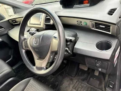 HONDA FREED SPIKE HYBRID