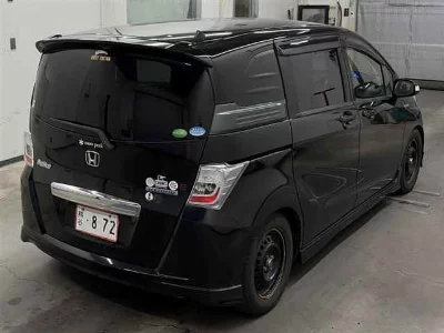 HONDA FREED SPIKE HYBRID