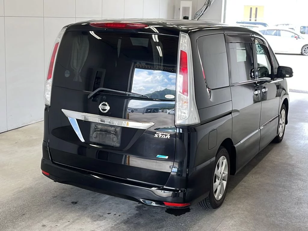 Nissan Serena  с аукциона в Японии