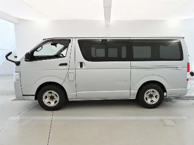 TOYOTA REGIUS VAN