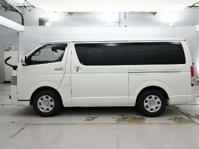 TOYOTA REGIUS VAN