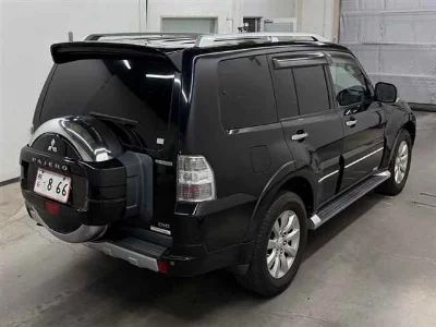 MITSUBISHI PAJERO