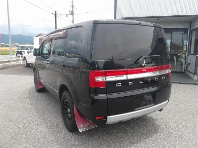 MITSUBISHI DELICA D:5