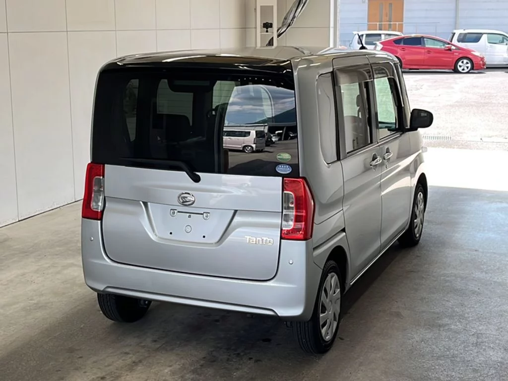 Daihatsu Tanto  с аукциона в Японии