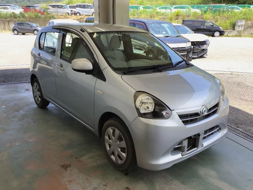Daihatsu Mira e:S  с аукциона в Японии