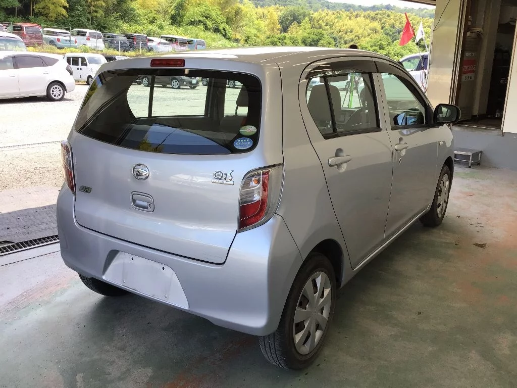 Daihatsu Mira e:S  с аукциона в Японии