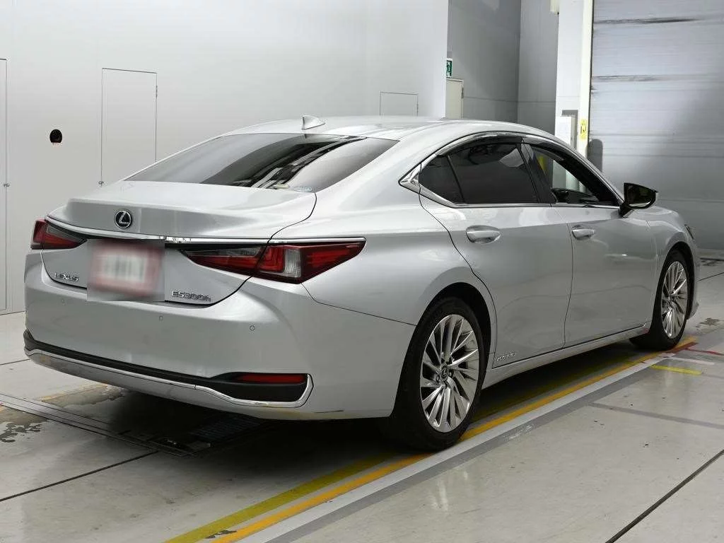 Lexus ES300h  с аукциона в Японии