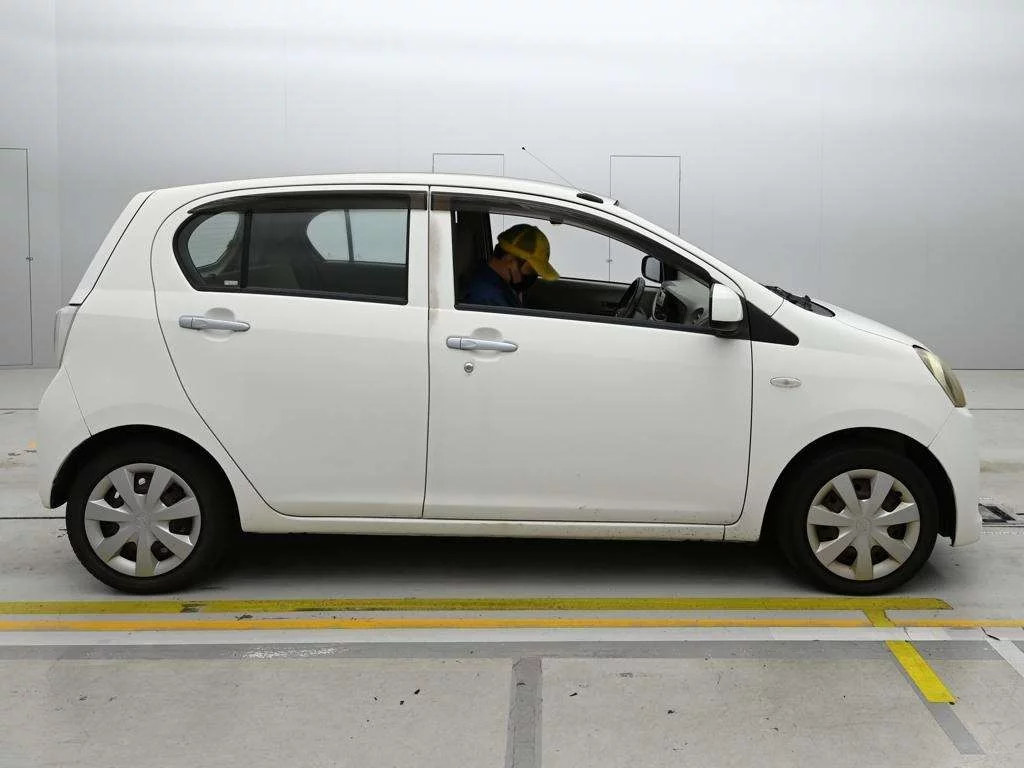 Daihatsu Mira e:S  с аукциона в Японии