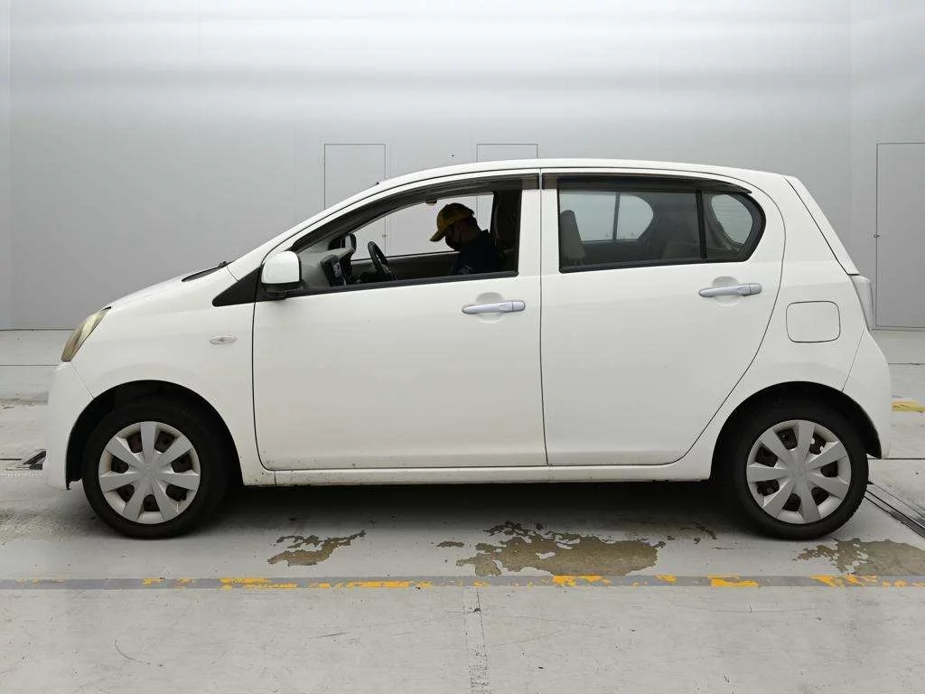 Daihatsu Mira e:S  с аукциона в Японии