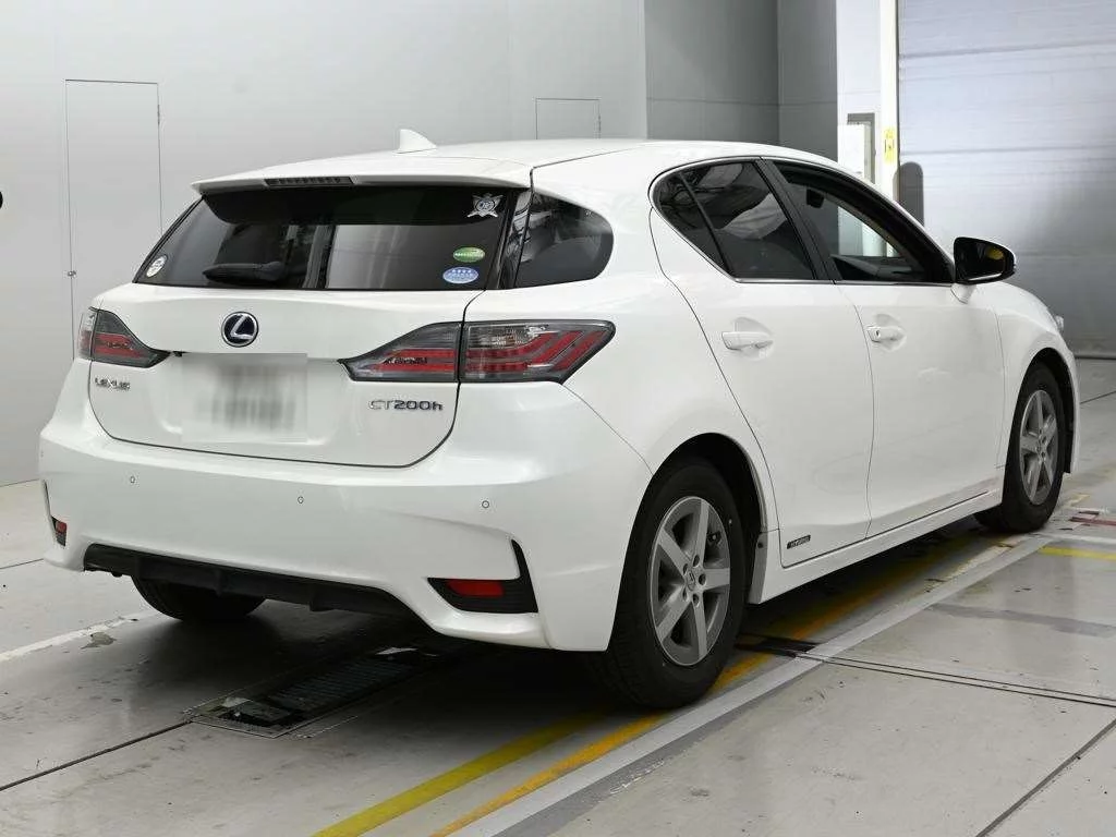 Lexus CT200h  с аукциона в Японии