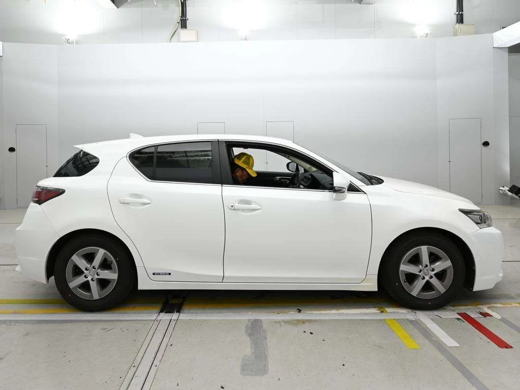 Lexus CT200h  с аукциона в Японии