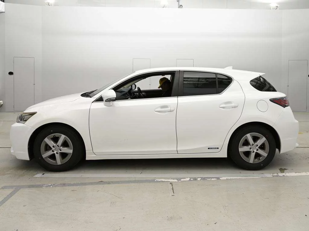 Lexus CT200h  с аукциона в Японии