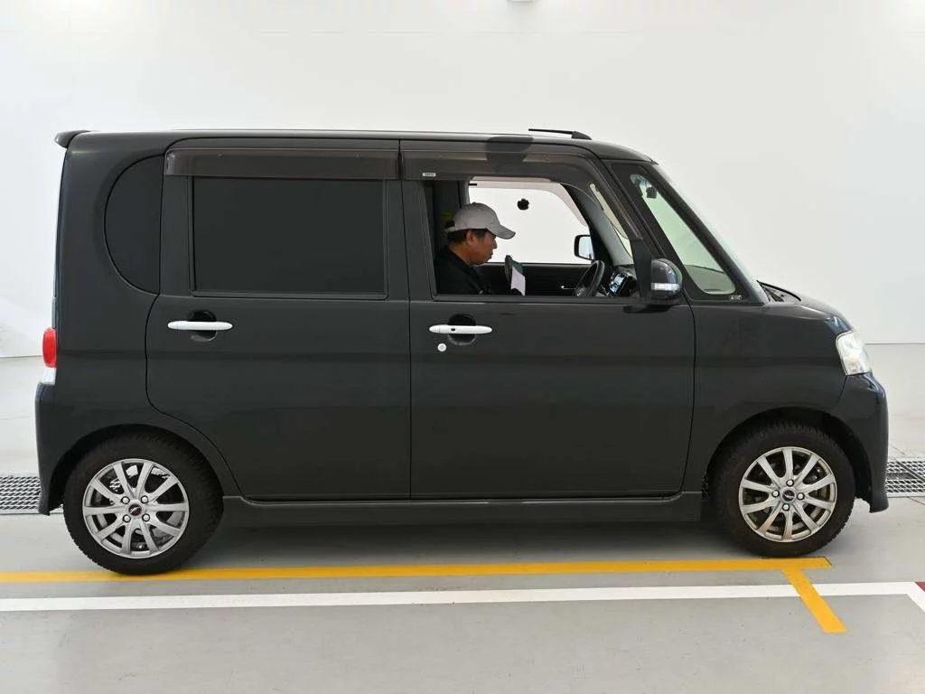 Daihatsu Tanto  с аукциона в Японии