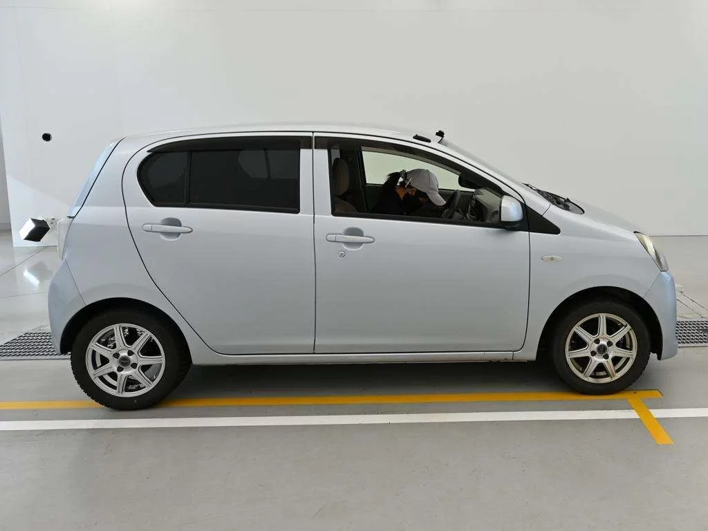 Daihatsu Mira e:S  с аукциона в Японии
