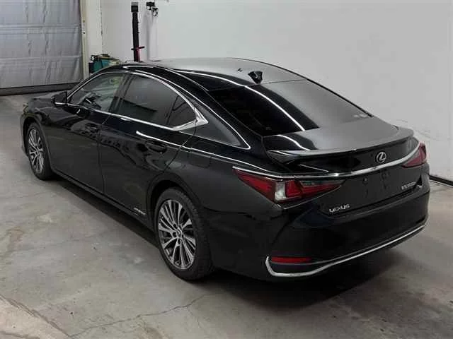 Lexus ES300h  с аукциона в Японии
