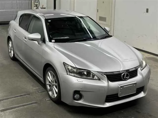 Lexus CT200h  с аукциона в Японии