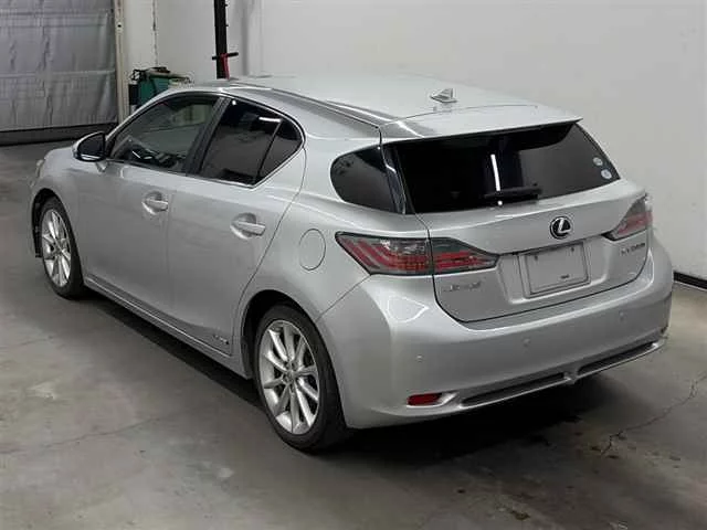 Lexus CT200h  с аукциона в Японии
