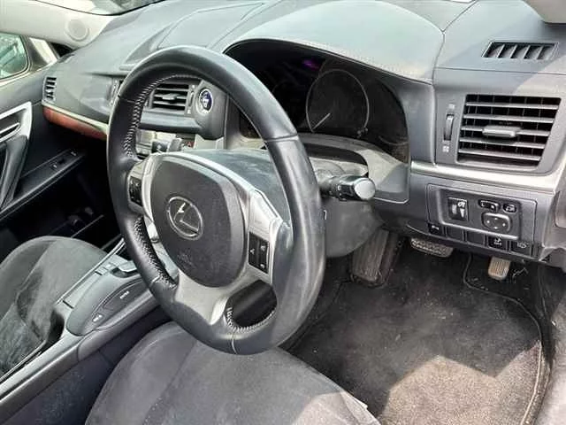 Lexus CT200h  с аукциона в Японии