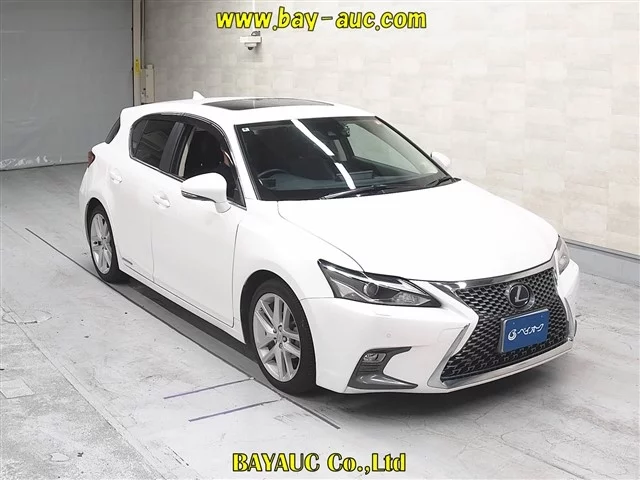 Lexus CT200h  с аукциона в Японии