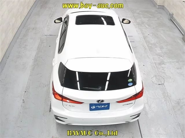 Lexus CT200h  с аукциона в Японии