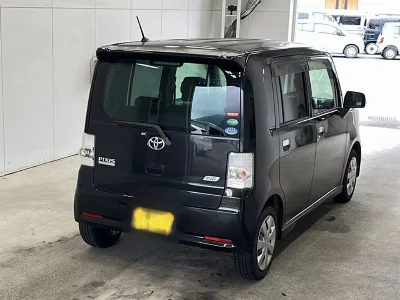 TOYOTA PIXIS SPACE