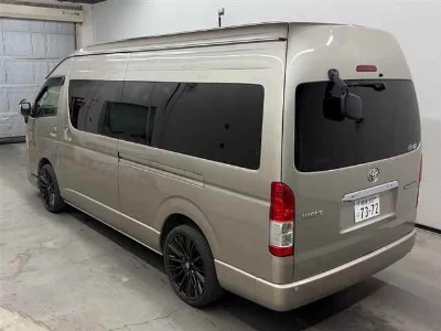 TOYOTA HIACE WAGON
