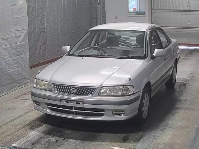 Nissan Sunny  с аукциона в Японии