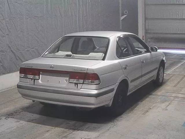 Nissan Sunny  с аукциона в Японии