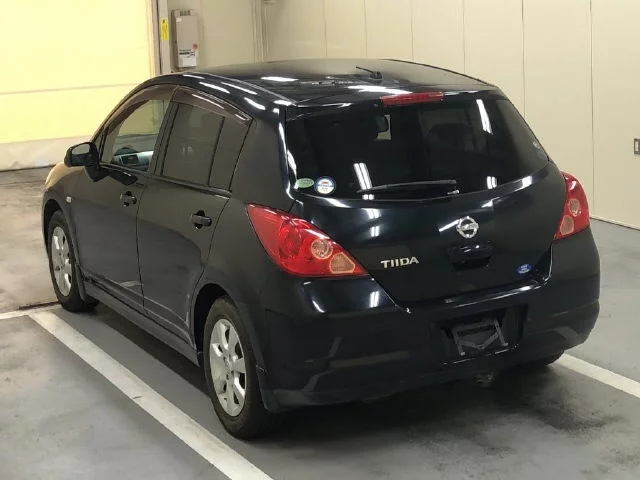 Nissan Tiida  с аукциона в Японии