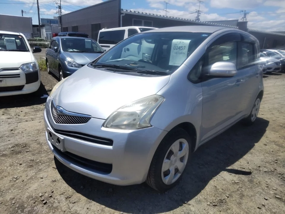Toyota Ractis  с аукциона в Японии
