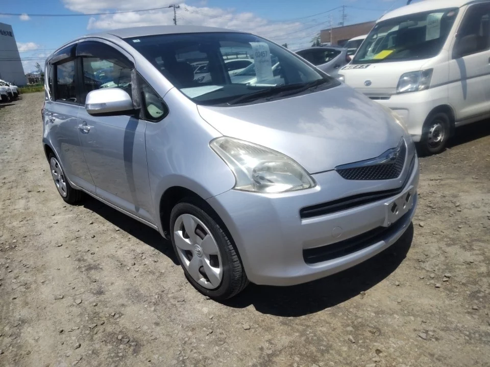 Toyota Ractis  с аукциона в Японии